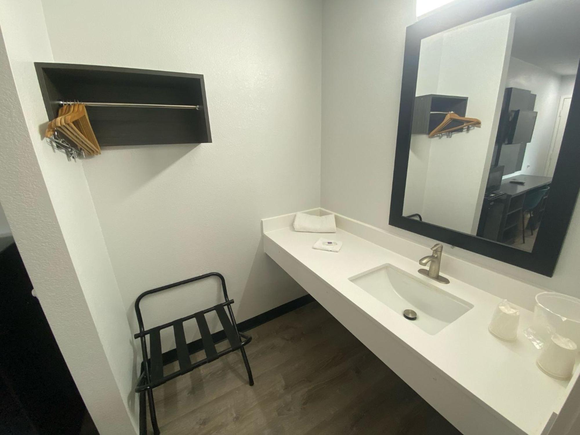 Motel 6-Windsor Locks, CT - Hartford Exteriör bild