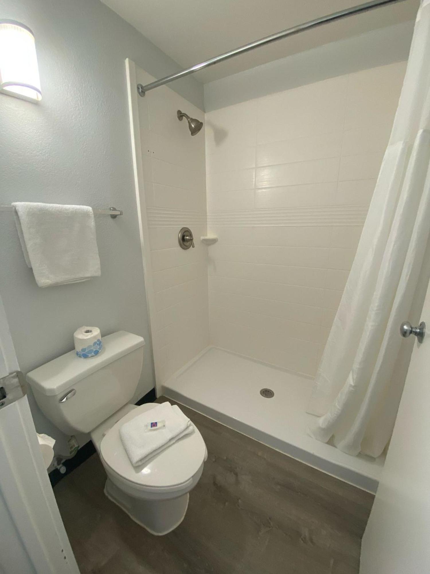 Motel 6-Windsor Locks, CT - Hartford Exteriör bild