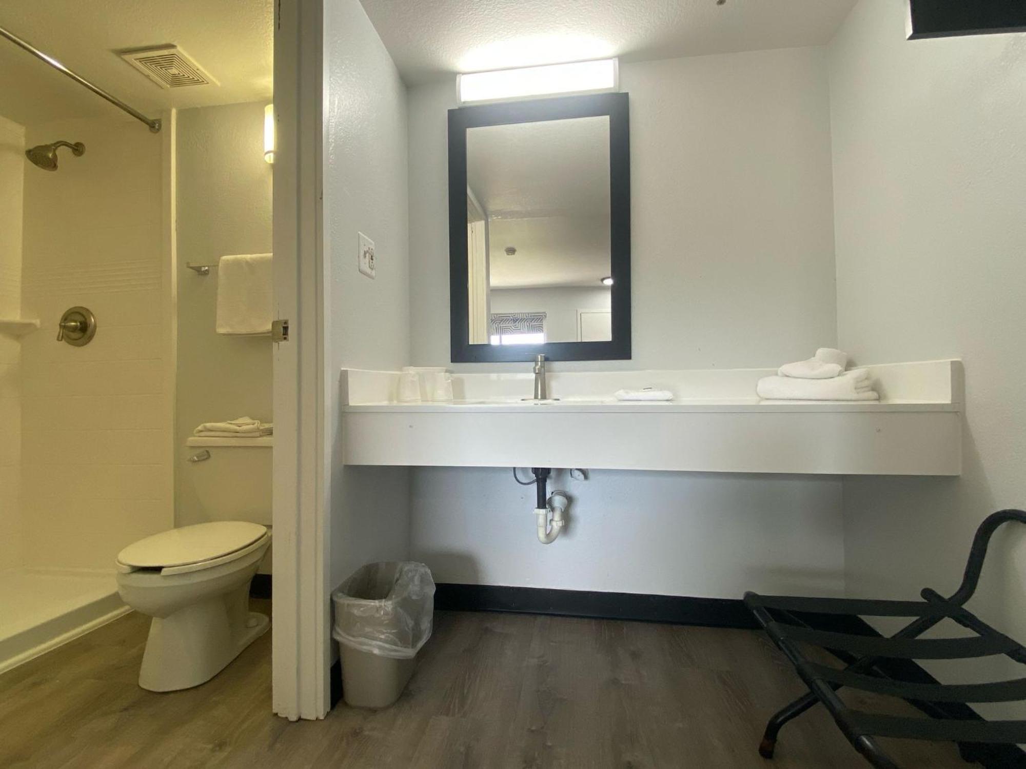 Motel 6-Windsor Locks, CT - Hartford Exteriör bild