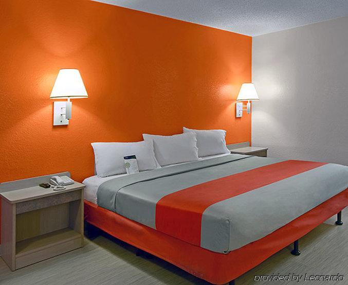 Motel 6-Windsor Locks, CT - Hartford Exteriör bild