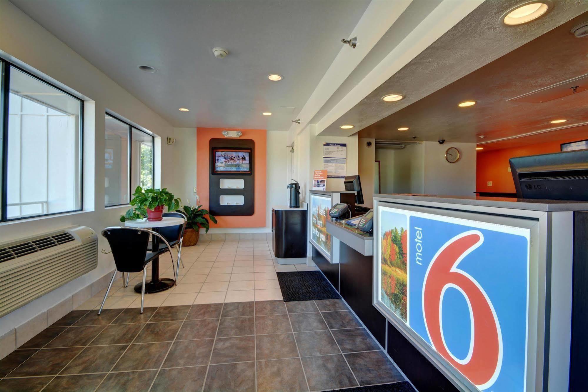 Motel 6-Windsor Locks, CT - Hartford Exteriör bild