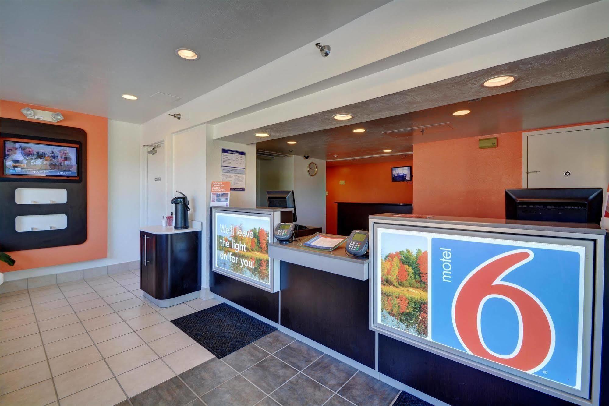 Motel 6-Windsor Locks, CT - Hartford Exteriör bild