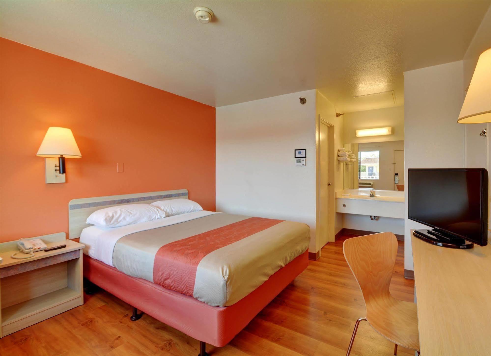 Motel 6-Windsor Locks, CT - Hartford Exteriör bild