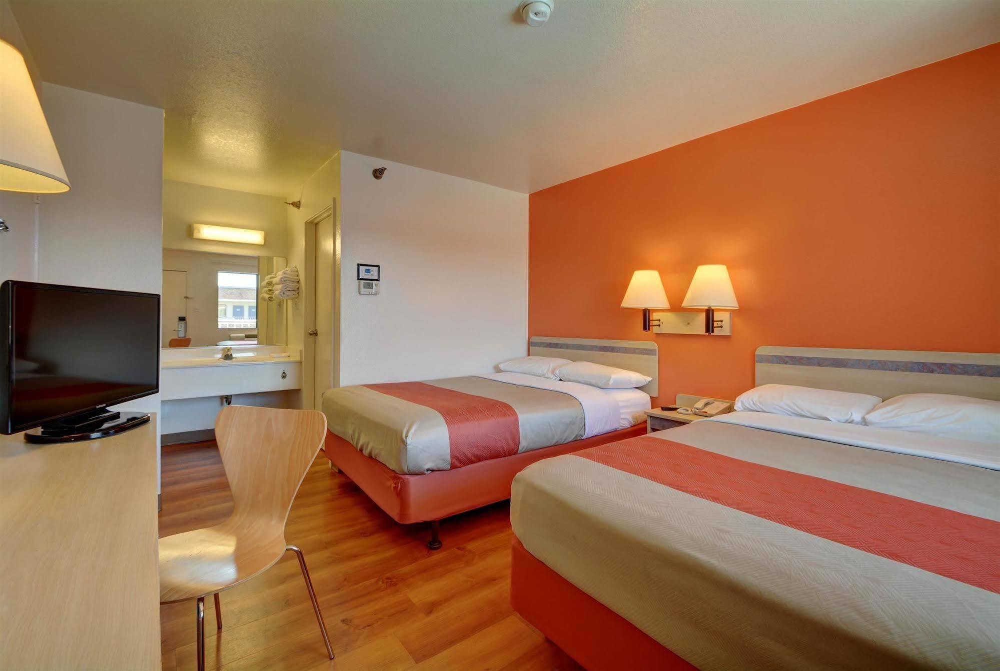 Motel 6-Windsor Locks, CT - Hartford Exteriör bild