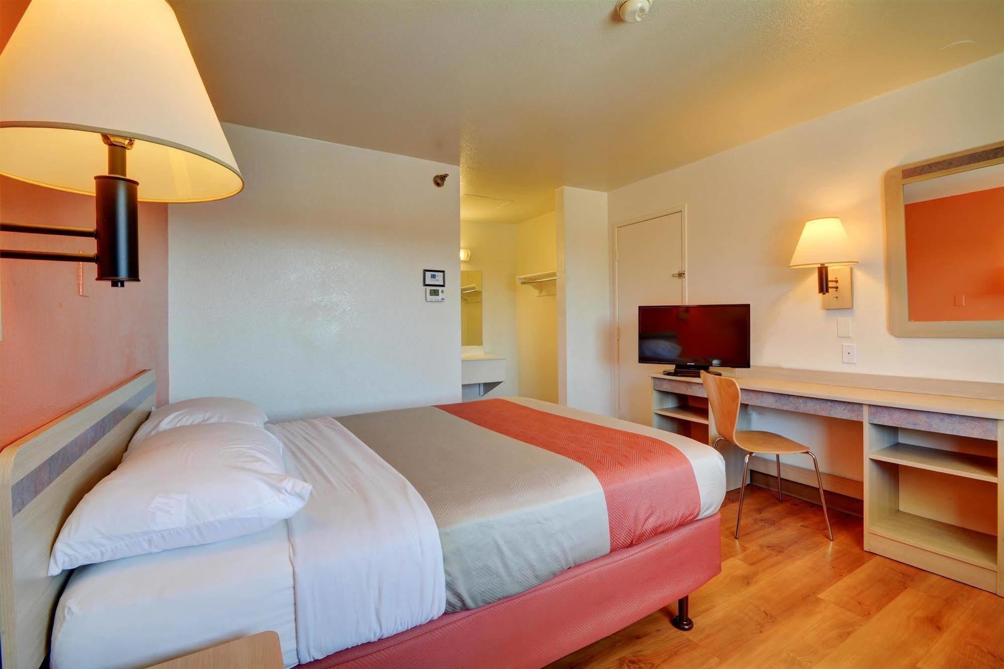 Motel 6-Windsor Locks, CT - Hartford Exteriör bild