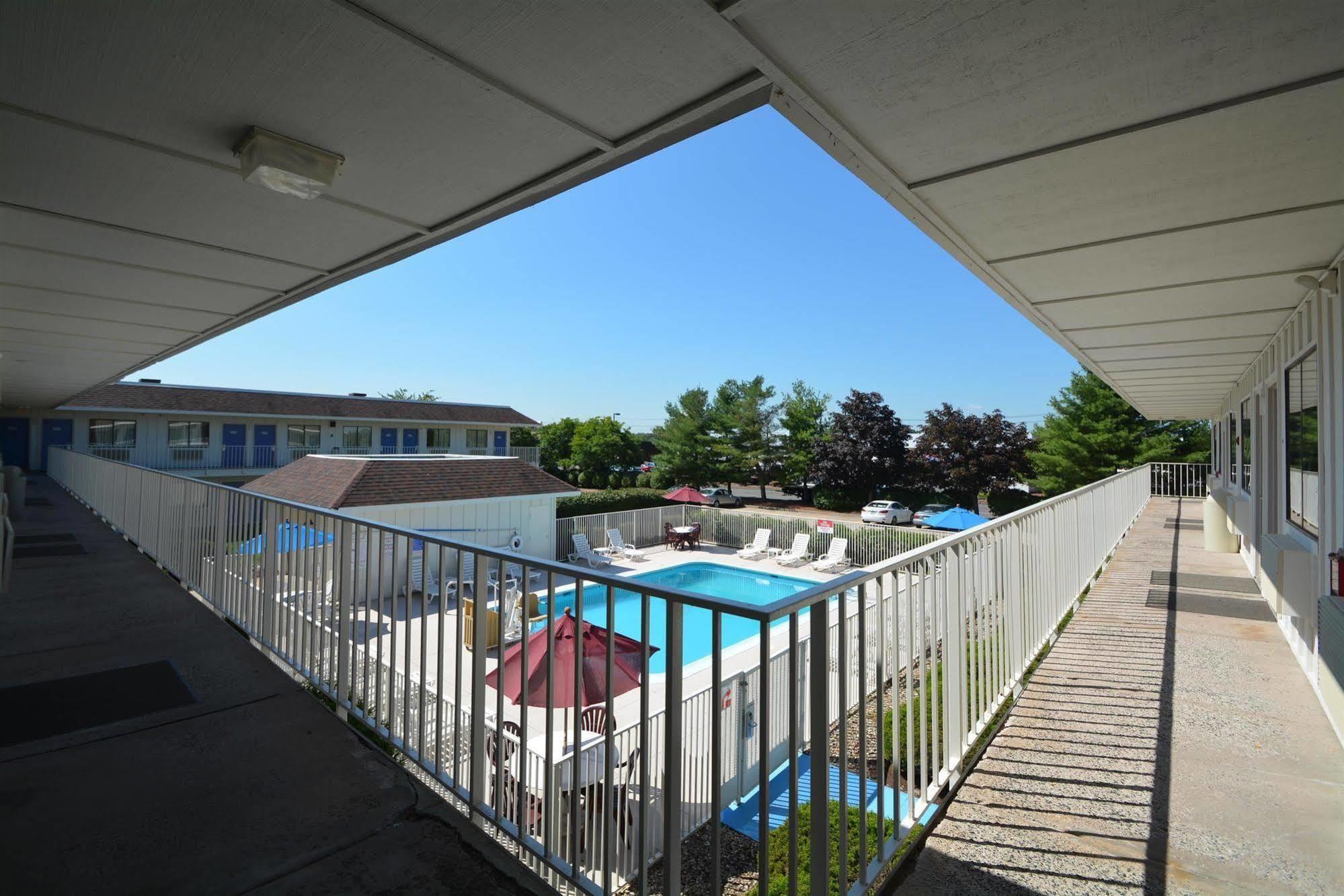 Motel 6-Windsor Locks, CT - Hartford Exteriör bild