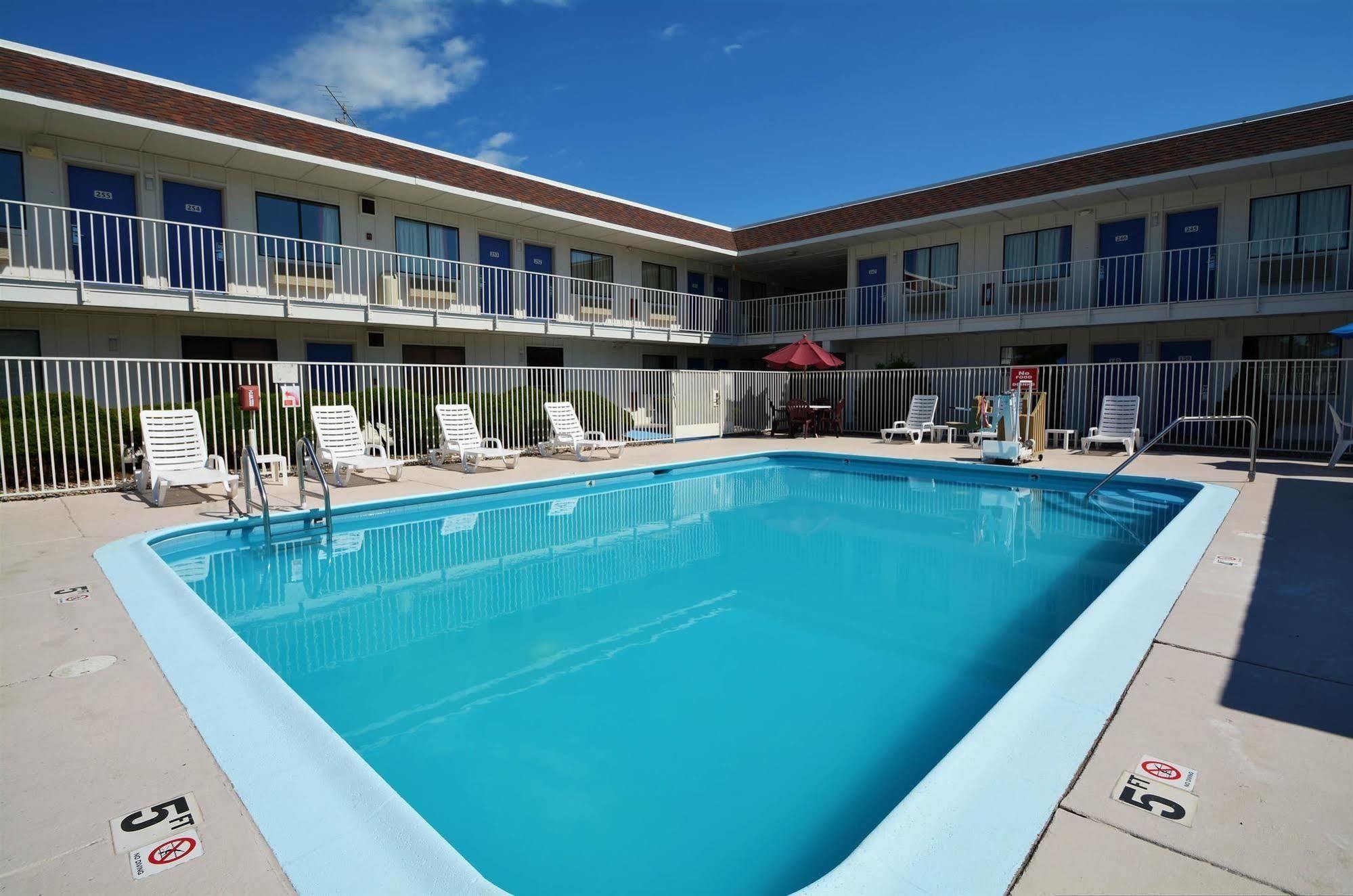 Motel 6-Windsor Locks, CT - Hartford Exteriör bild