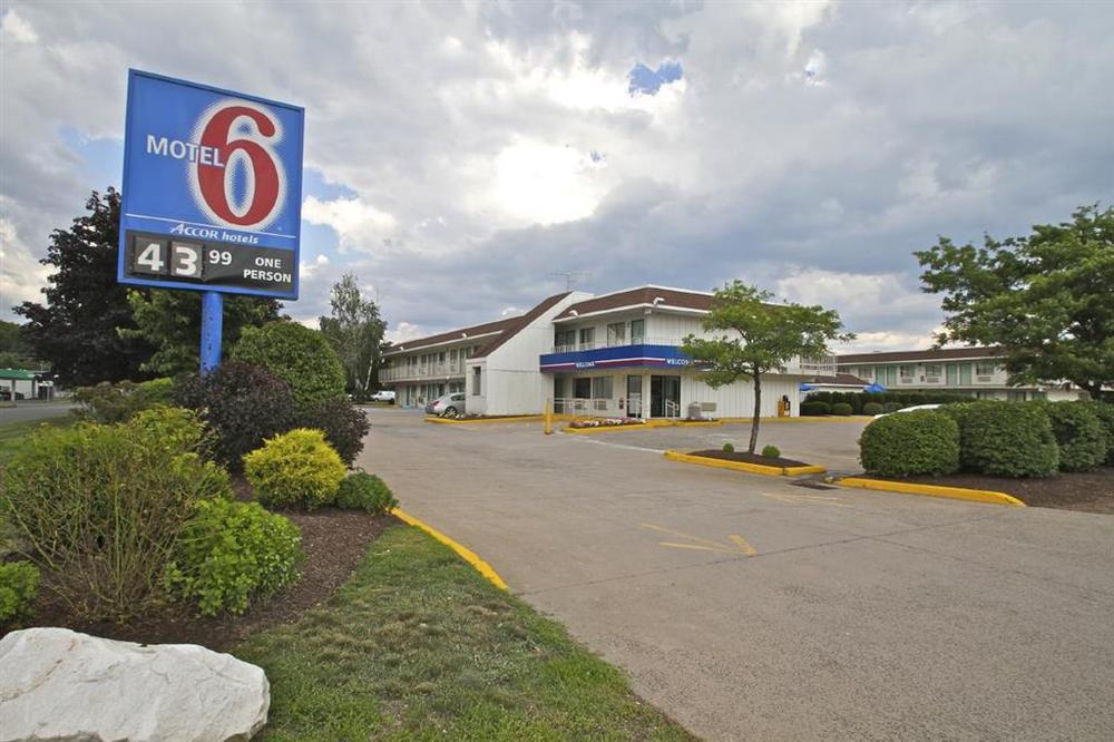 Motel 6-Windsor Locks, CT - Hartford Exteriör bild