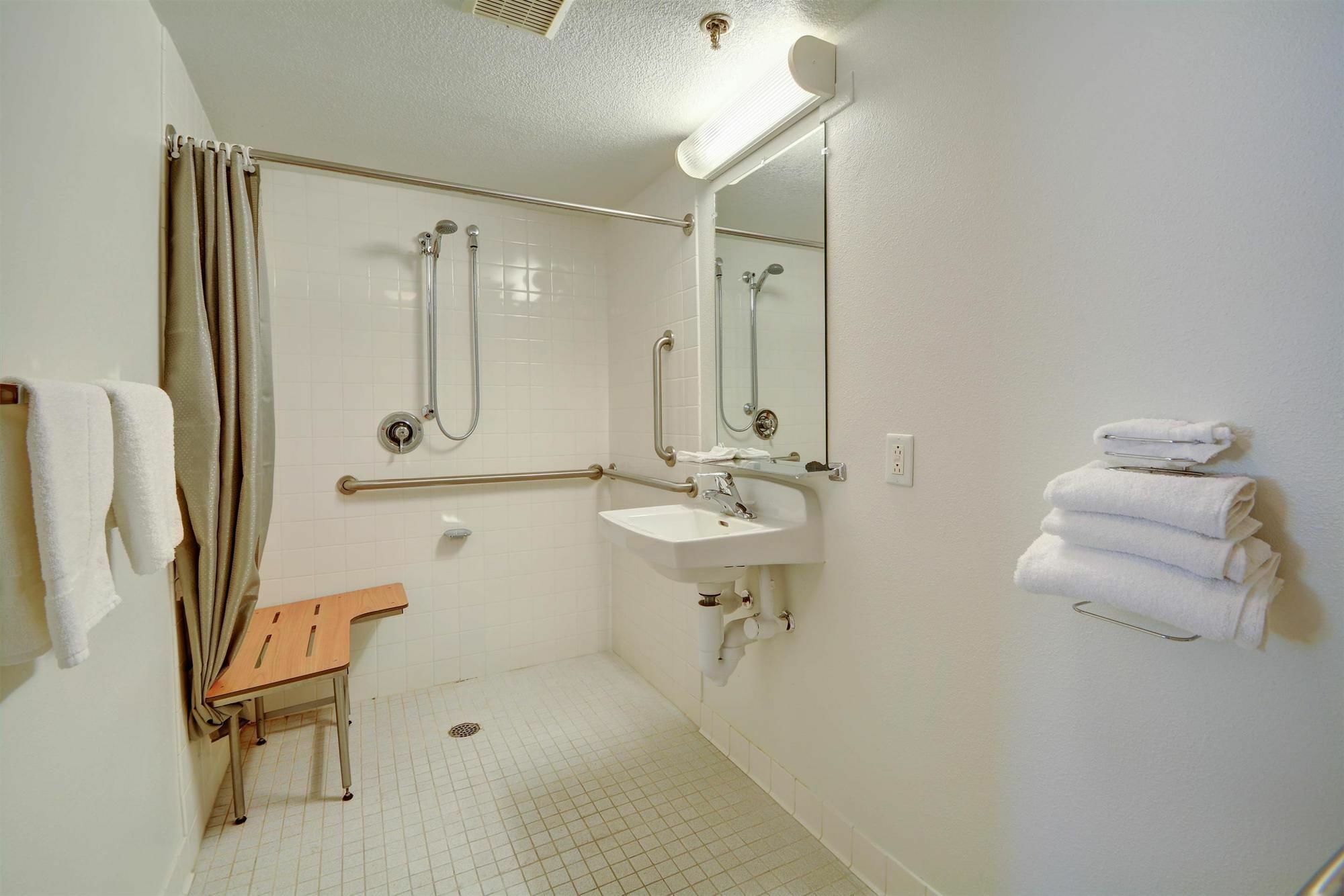Motel 6-Windsor Locks, CT - Hartford Exteriör bild
